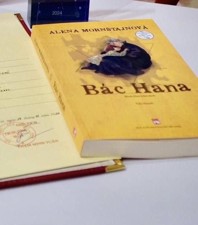 Bìa Bác Hana